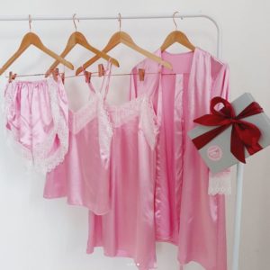 PIJAMA EM SEDA COM 4 PEÇAS – ROSA  BEBÊ