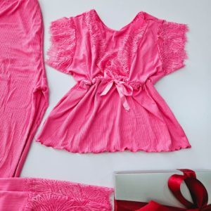 PIJAMA CANELADO COM DETALHES EM RENDA  – ROSA