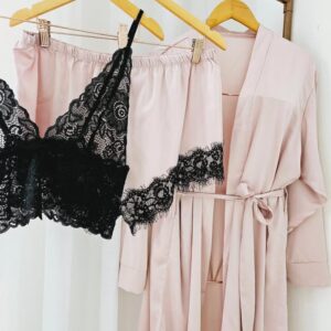 PIJAMA DE 3 PEÇAS EM CETIM