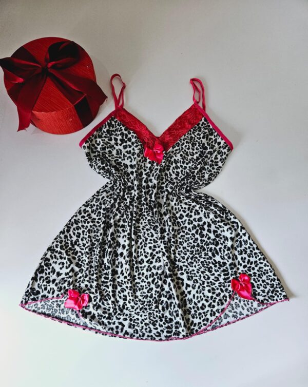 CAMISOLA CURTA E ESTAMPADA EM MICROFIBRA