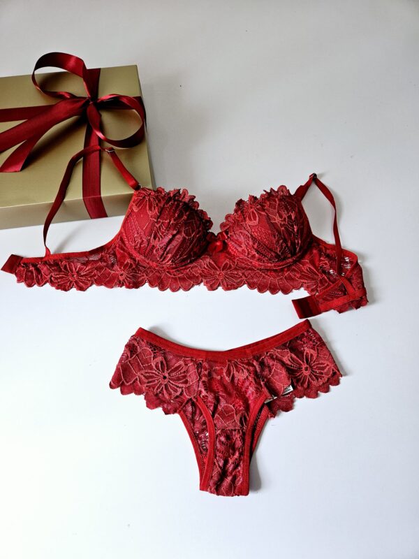 LINGERIE RENDADA COM BOJO