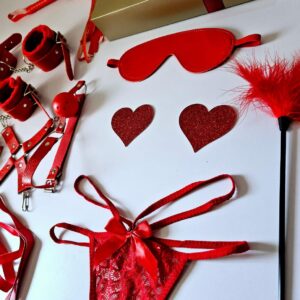 KIT BONDAGE COM 10 PEÇAS + TANGA