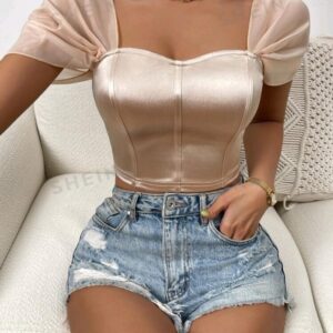 CROPPED COM MANGAS CURTAS