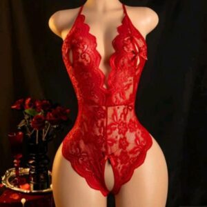 BODY RENDADO SENSUAL COM ABERTURA ÍNTIMA