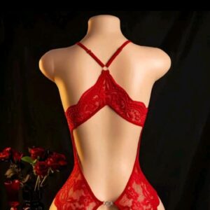 BODY RENDADO SENSUAL COM ABERTURA ÍNTIMA